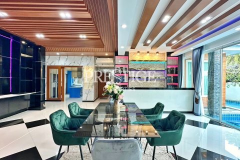 House in Pattaya, Thailand 4 bedrooms № 198242 - photo 5