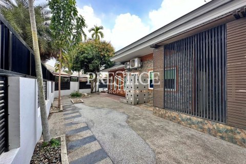 House in Pattaya, Thailand 4 bedrooms № 198242 - photo 26