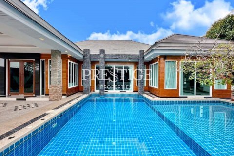 Casa de 4 dormitorios en Pattaya, Tailandia № 198242