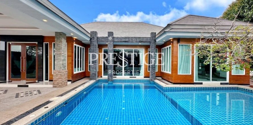 House in Pattaya, Thailand 4 bedrooms № 198242