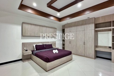 House in Pattaya, Thailand 4 bedrooms № 198242 - photo 18