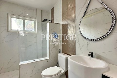 House in Pattaya, Thailand 4 bedrooms № 198242 - photo 11