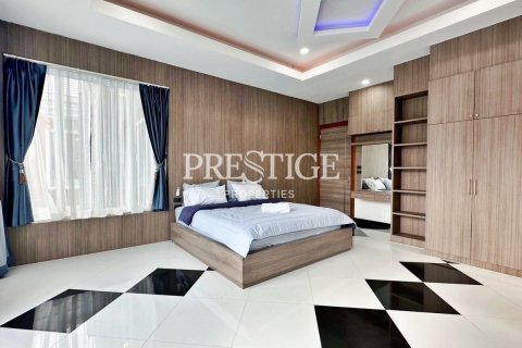 House in Pattaya, Thailand 4 bedrooms № 198242 - photo 10