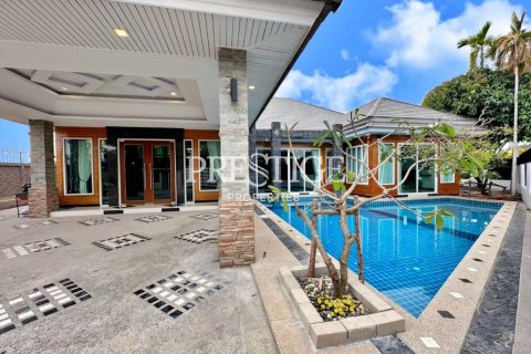 House in Pattaya, Thailand 4 bedrooms № 198242 - photo 24