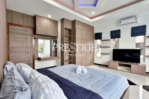House in Pattaya, Thailand 4 bedrooms № 198242 - photo 8
