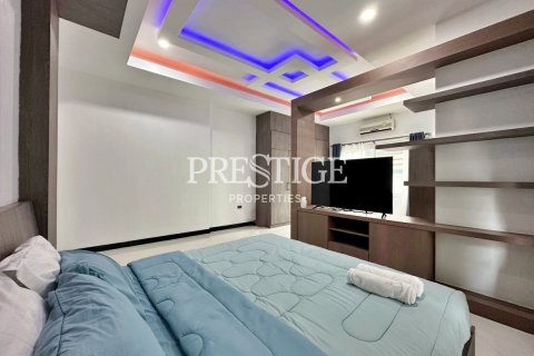 House in Pattaya, Thailand 4 bedrooms № 198242 - photo 14
