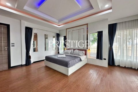House in Pattaya, Thailand 4 bedrooms № 198242 - photo 20