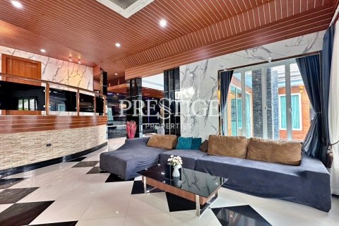 House in Pattaya, Thailand 4 bedrooms № 198242 - photo 4