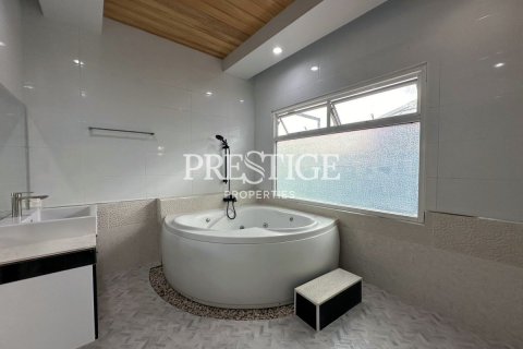 House in Pattaya, Thailand 4 bedrooms № 198242 - photo 23
