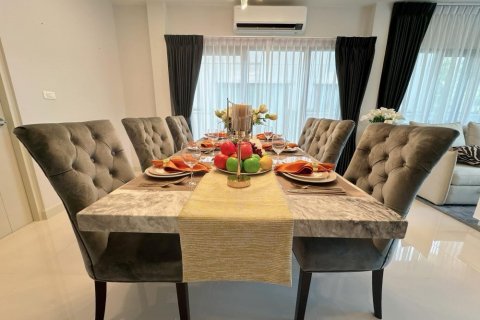 Chalet de 4 dormitorios en Bang Na, Bangkok, Tailandia № 133717 - foto 5