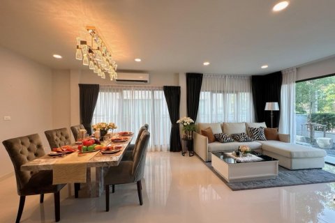Chalet de 4 dormitorios en Bang Na, Bangkok, Tailandia № 133717 - foto 3
