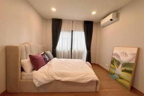 Chalet de 4 dormitorios en Bang Na, Bangkok, Tailandia № 133717 - foto 15
