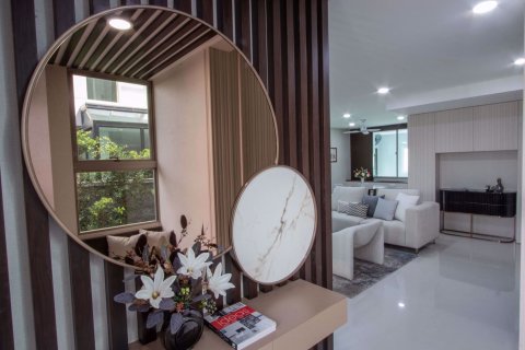 Casa de 3 dormitorios en Saphan Sung, Bangkok, Tailandia № 54351 - foto 4