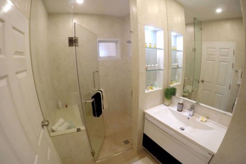 Condominio de 1 dormitorio en Chatuchak, Bangkok, Tailandia № 54352 - foto 2