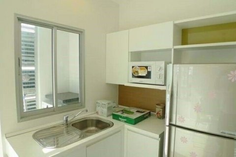 Condominio de 2 dormitorios en Chatuchak, Bangkok, Tailandia № 54350 - foto 5