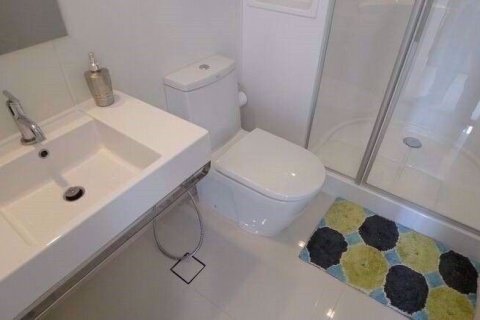 Condominio de 2 dormitorios en Chatuchak, Bangkok, Tailandia № 54350 - foto 9