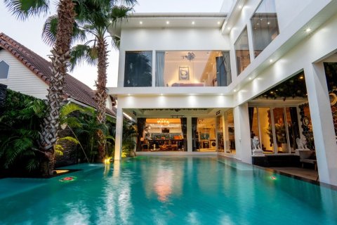 Chalet de 8 dormitorios en Pattaya, Tailandia № 164130 - foto 8