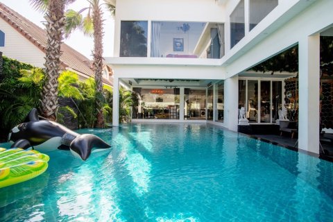 Chalet de 8 dormitorios en Pattaya, Tailandia № 164130 - foto 10