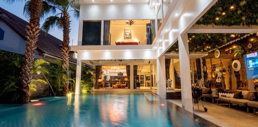 Chalet de 8 dormitorios en Pattaya, Tailandia № 164130