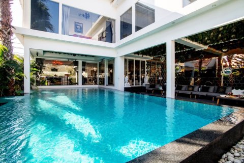Chalet de 8 dormitorios en Pattaya, Tailandia № 164130 - foto 9