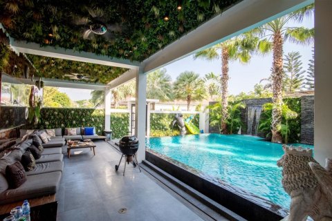 Chalet de 8 dormitorios en Pattaya, Tailandia № 164130 - foto 11