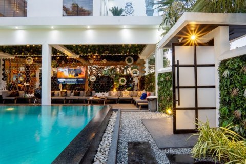 Chalet de 8 dormitorios en Pattaya, Tailandia № 164130 - foto 14