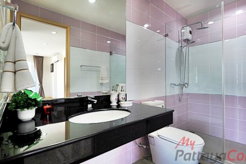 Condominio de 2 dormitorios en Jomtien Beach, Pattaya, Tailandia № 32592 - foto 13