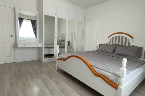 Chalet de 3 dormitorios en Pattaya, Tailandia № 205898 - foto 5