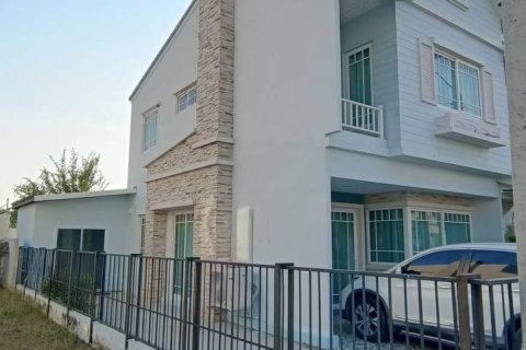 Chalet de 3 dormitorios en Pattaya, Tailandia № 205898 - foto 3