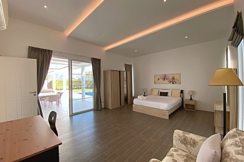Chalet de 4 dormitorios en Hua Hin, Tailandia № 205660 - foto 25