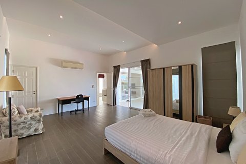 Chalet de 4 dormitorios en Hua Hin, Tailandia № 205660 - foto 26
