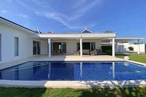 Chalet de 4 dormitorios en Hua Hin, Tailandia № 205660 - foto 2