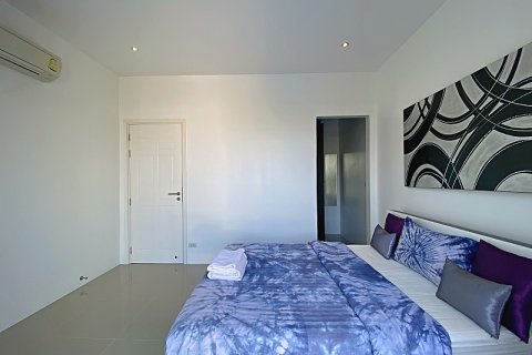 Chalet de 4 dormitorios en Hua Hin, Tailandia № 205660 - foto 30