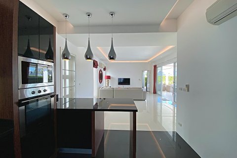 Chalet de 4 dormitorios en Hua Hin, Tailandia № 205660 - foto 18