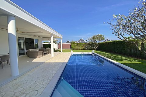 Chalet de 4 dormitorios en Hua Hin, Tailandia № 205660 - foto 4