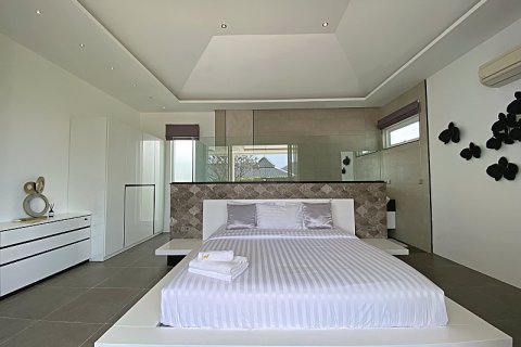 Chalet de 4 dormitorios en Hua Hin, Tailandia № 205660 - foto 23