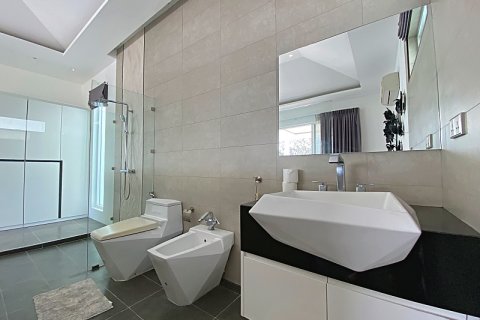 Chalet de 4 dormitorios en Hua Hin, Tailandia № 205660 - foto 21