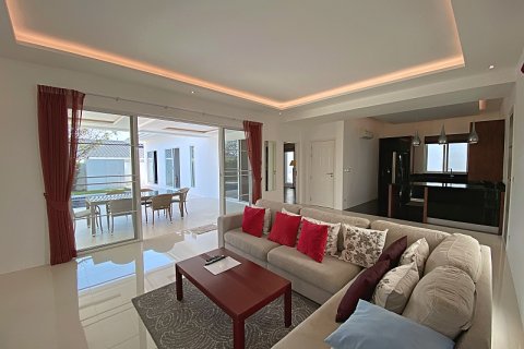 Chalet de 4 dormitorios en Hua Hin, Tailandia № 205660 - foto 12