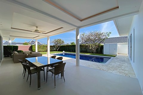 Chalet de 4 dormitorios en Hua Hin, Tailandia № 205660 - foto 9