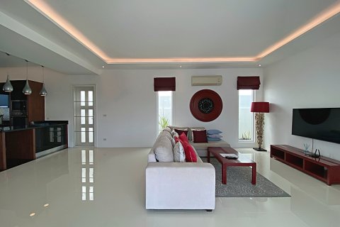 Chalet de 4 dormitorios en Hua Hin, Tailandia № 205660 - foto 11