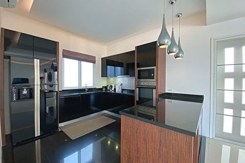 Chalet de 4 dormitorios en Hua Hin, Tailandia № 205660 - foto 17