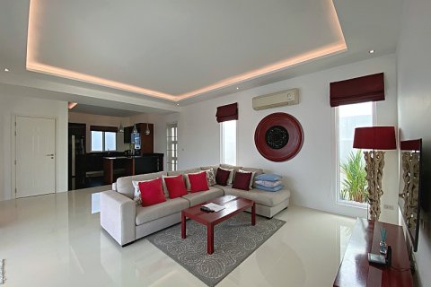 Chalet de 4 dormitorios en Hua Hin, Tailandia № 205660 - foto 15
