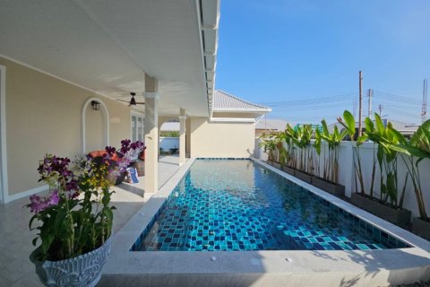 Chalet de 3 dormitorios en Hua Hin, Tailandia № 205663 - foto 2