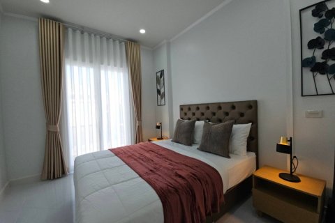 Chalet de 3 dormitorios en Hua Hin, Tailandia № 205663 - foto 11