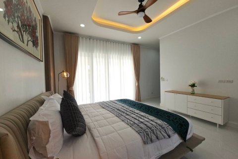 Chalet de 3 dormitorios en Hua Hin, Tailandia № 205663 - foto 16