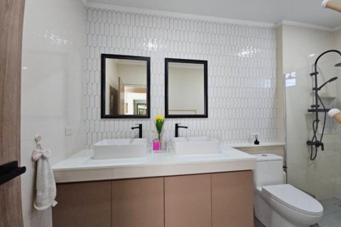 Chalet de 3 dormitorios en Hua Hin, Tailandia № 205663 - foto 18