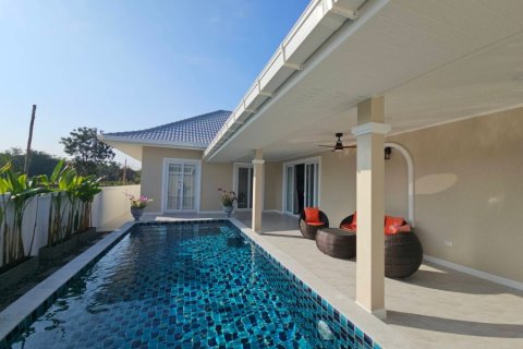 Chalet de 3 dormitorios en Hua Hin, Tailandia № 205663 - foto 3