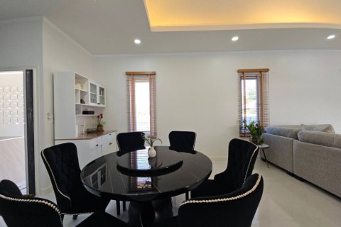 Chalet de 3 dormitorios en Hua Hin, Tailandia № 205663 - foto 8