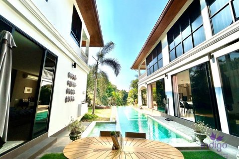 House in Chiang Mai, Thailand 5 bedrooms № 200357