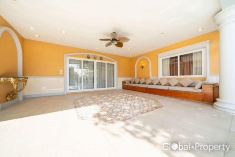 Casa de 4 dormitorios en Pattaya, Tailandia № 172521 - foto 7